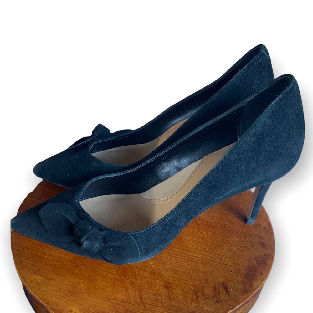 Banana Republic Black Suede Pumps with bow